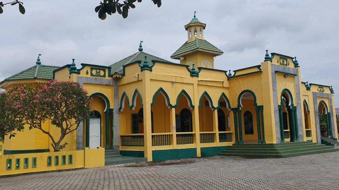 Salah satu destinasi wisata religi Masjid Al Mubaraq di Kabupaten Karimun, Provinsi Kepulauan Riau (Kepri)
