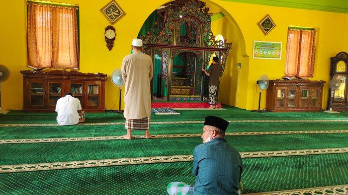 Masjid Jami' Sultan Lingga menjadi tempat wisata sejarah, yang pertama kali akan dikunjungi wisatawan saat berkunjung ke Daik, Kabupaten Lingga, Provinsi Kepri.