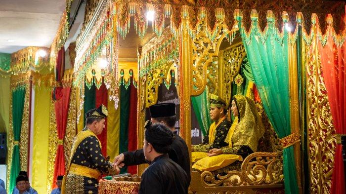 Kepala Staf TNI Angkatan Laut, Laksamana TNI Dr H Muhammad Ali SE MM MTr Opsla dianugerahi gelar adat Datuk Seri Segara Utama Setia Wangsa pada Rabu (5/6/2024)