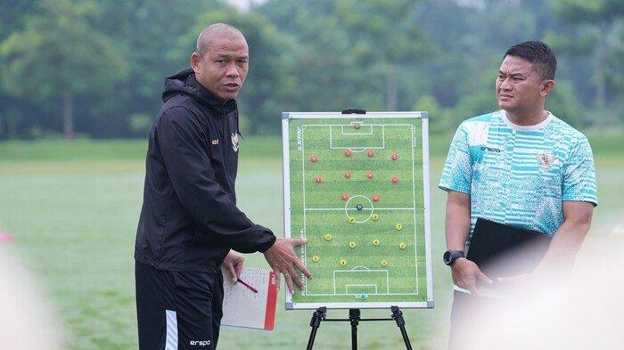 Pelatih timnas U16 Indonesia Nova Arianto