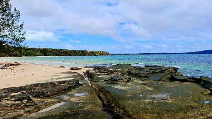 PANTAI TANJUNG DATUK - Lokasi pantai Tanjung Datuk, yang berpadu dengan hamparan bebatuan.