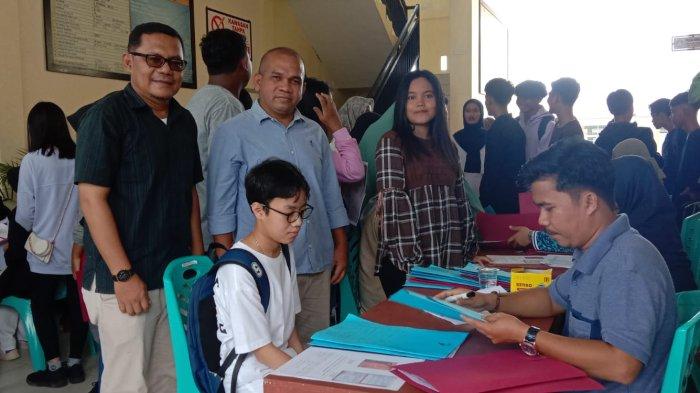 PPDB NATUNA - Proses pendaftaran ulang di SMA Negeri 1 Bunguran Timur pada PPDB Natuna, Selasa (4/7/2023).