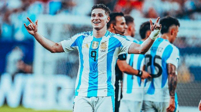 Paris Saint-Germain (PSG) dikabarkan tertarik untuk mendapatkan Julian Alvarez yang tidak ingin memperpanjang kontraknya di Manchester City.