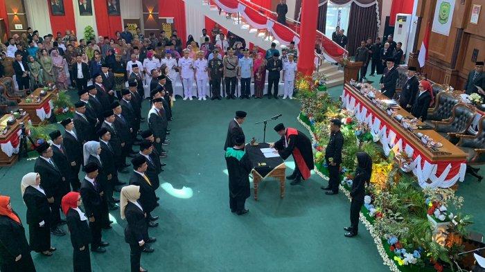 PELANTIKAN ANGGOTA DPRD TANJUNGPINANG - Pelantikan 30 anggota DPRD Tanjungpinang periode 2024-2029 di ruang Paripurna DPRD Tanjungpinang, Senin (2/9/2024).