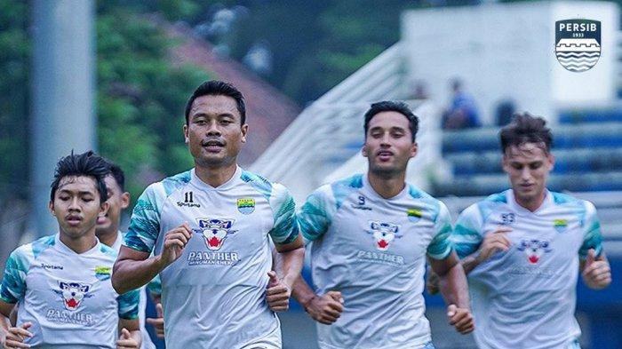 Pemain Persib Bandung menjalani latihan jelang bergulirnya kembali BRI Liga 1 2023-2024