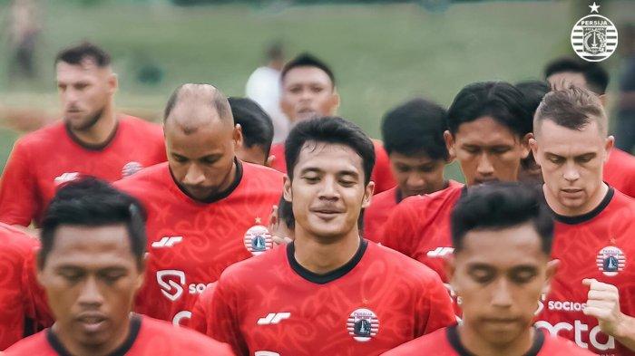 Pemain Persija Jakarta menjalani latihan jelang pertandingan pekan 25 Liga 1 2023-2024
