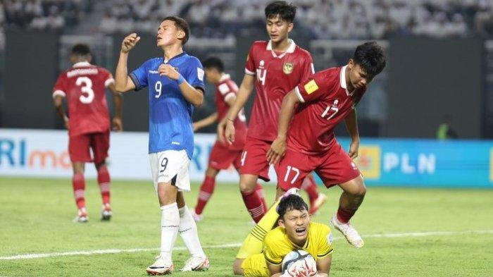 Penjaga Gawang Timnas U17 Indonesia Ikram Al Giffari jadi Man Of the Match saat melawan Ekuador di laga pertama fase Grup A Piala Dunia U17 2023, Jumat (10/11/2023) malam