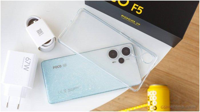 Poco F5 tampak belakang.