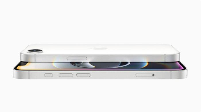 HARGA iPHONE TERBARU- Potret iPhone 16e ukuran layar 6,1 inci yang populer, iPhone 16e dilengkapi kekuatan baterai terobosan, performa cepat, sistem kamera 2-in-1 48 MP, dan desain memukau yang tahan lama dilansir dari Apple.com, Jumat (21/2/2025). Harga HP iPhone 16e yang dijual di Amerika Serikat.
