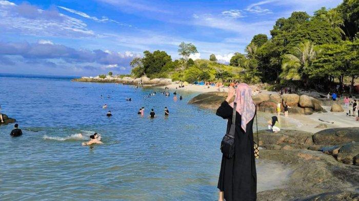 WISATA LINGGA - Pesona Pulau Berhala, Kecamatan Singkep Selatan, Kabupaten Lingga, Provinsi Kepri saat dikunjungi wisatawan dari Jambi pada Lebaran 2024.