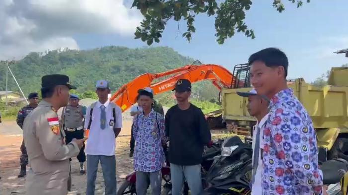 RAZIA KNALPOT BRONG - Siswa di Anambas terjaring razia knalpot brong yang dilakukan Polsek Jemaja pada Kamis (31/7/2025).