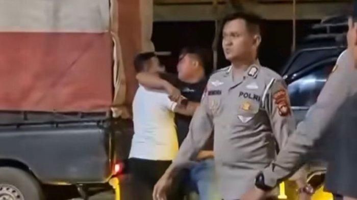 MENGAMUK - Screenshot video viral pengemudi truk lori mengamuk di pelabuhan Roro Punggur Batam.