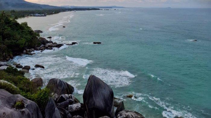 Pesona Tanjung Senubing Kabupaten Natuna, Provinsi Kepulauan Riau, keindahan bebatuan granit yang berpadu dengan indahnya pantai.