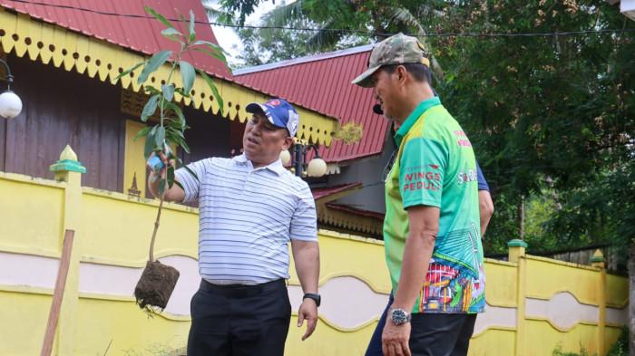 Wakil Gubernur Nyanyang Haris Pratamura ikut melakukan penanaman pohon, di empat titik berbeda. Lokasinya yaitu sepanjang jalan menuju Balai Adat Penyengat, depan makam Engku Puteri, Pelantaran Makam Raja Haji Fisabilillah dan Bukit Kursi Penyengat.
