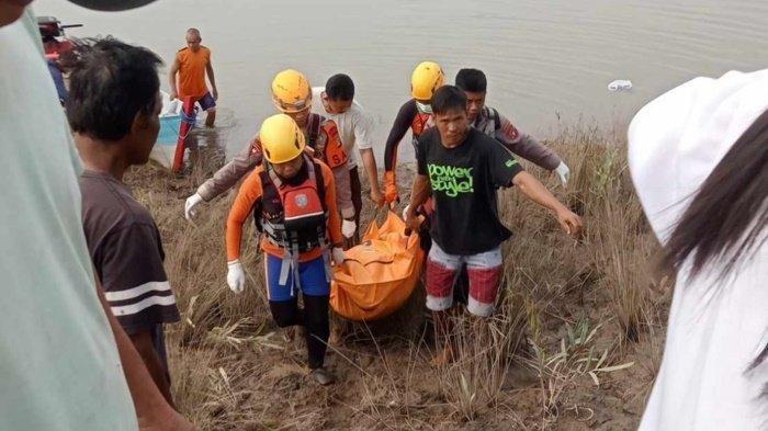 Tim SAR gabungan berhasil menemukan penambang pasir timah yang disambar buaya di Kolong Kampung Gedong Desa Lumut Kecamatan Belinyu Kabupaten Bangka Jum'at (25/10/2024).