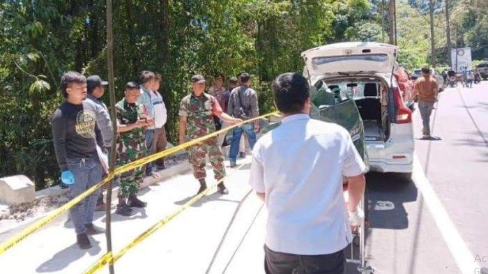 Tim gabungan melakukan evakuasi jenazah Mr X yang ditemukan di pinggir jalan lintas Medan-Berastagi, tepatnya di kawasan Tahura Berastagi, Selasa (22/10/2024).