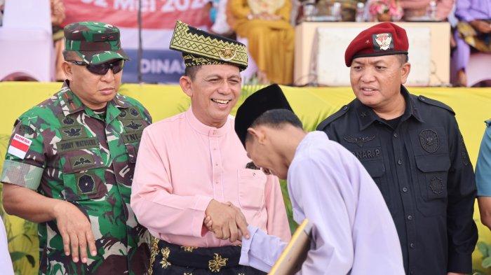 Upacara Peringatan Hari Pendidikan Nasional (Hardiknas) tingkat Provinsi Kepri di Kecamatan Sagulung, Kota Batam, Provinsi Kepulauan Riau, Kamis (2/5/2024).