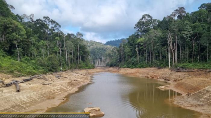 WADUK GEMURUH DI LINGGA - Pengurangan debit air di sumber baku utama Waduk Gemuruh PDAM Tirta Lingga, menjadi penyebab padamnya atau kurangnya distribusi air di wilayah Dabo Singkep, Kabupaten Lingga, Provinsi Kepulauan Riau (Kepri), Senin (28/7/2025).