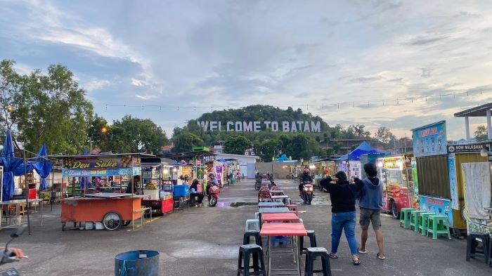 Aneka jajanan kuliner di kawasan Welcome to Batam (WTB) Batam Centre. Foto diambil baru-baru ini.