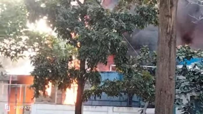 KEBAKARAN DI BATAM - PT Team Metal Indoensia Batam Terbakar