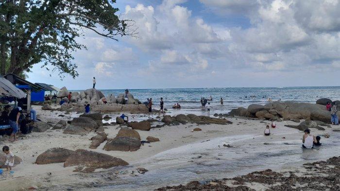PANTAI  TRIKORA 3 - Sejumlah wisatawan sedang berada di Pantai Trikora 3, Kabupaten Bintan, Provinsi Kepri.
