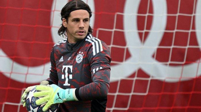 Kiper Bayern Munchen asal Swiss Yann Sommer saat pertandingan perempat final Liga Champions melawan Manchester City, 18 April 2023.