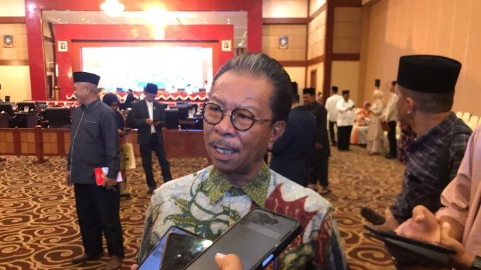 KETUA DPRD - Foto Ketua DPRD Kepri, Jumaga Nadeak.