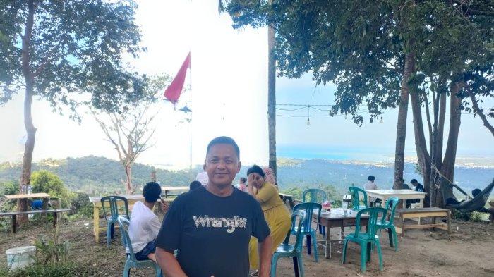 Pemandangan dari Objek Wisata Bukit Bintang di Gunung Ranai, kota Ranai, Minggu (23/7/2023).