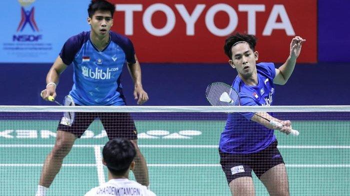 Pasangan ganda putra Indonesia, Mohammad Reza Pahlevi Isfahani/Sabar Karyaman Gutama, pada babak kualifikasi Thailand Masters 2020 di Indoor Stadium Huamark, Bangkok, Selasa (21/1/2020).