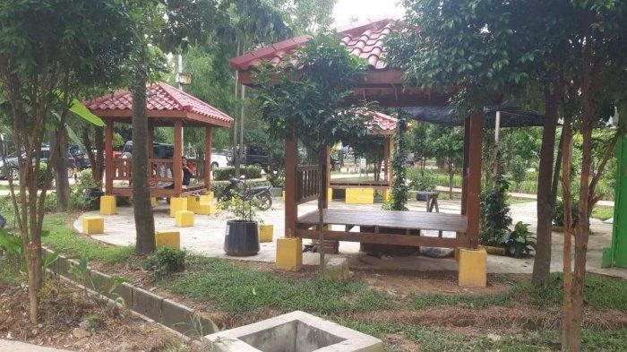 Gazebo di Taman Gajah Mada Tiban.