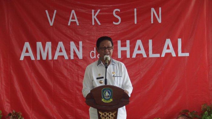 Gubernur Kepri Isdianto saat vaksinasi di RS Raja Ahmad Tabib Tanjungpinang, Kamis (14/1/2021).
