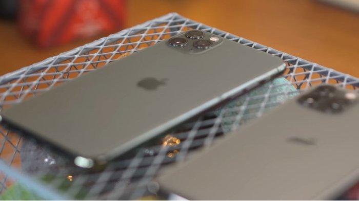 HARGA iPHONE SERIES- Tangkapan layar iPhone 11 Pro Max dengan desain elegan dari YouTube GSMArena Official, Selasa (15/4/2025). Berikut harga HP iPhone 11 Pro Max per April 2025.