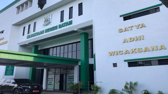 TUMPAS MAFIA LAHAN - Gedung Kejaksaan Negeri (Kejari) Batam. Korps Adhyakasa membentuk Satgas Khusus yang siap menumpas habis mafia lahan dan pelabuhan di Kota Batam, Provinsi Kepri.