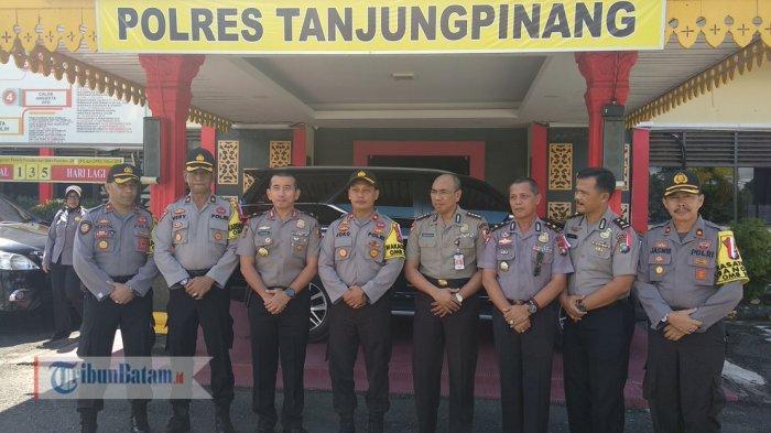 Ketua Tim Supervisi Mabes Polri Brigjen Pol. Drs. Fiandar foto bersama di Polres Tanjungpinang, Selasa (4/12/2018)