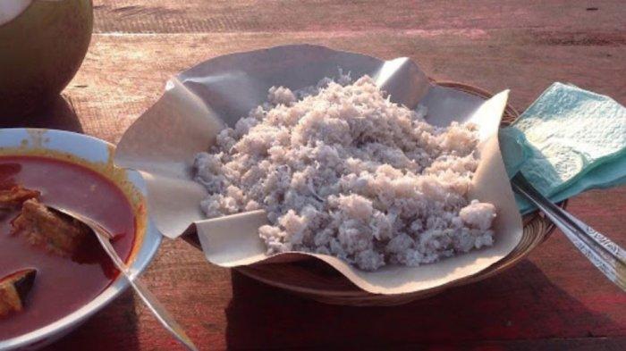 KULINER - Gubal, kuliner unik khas Lingga yang terbuat dari sagu dengan siraman kuah gulai.