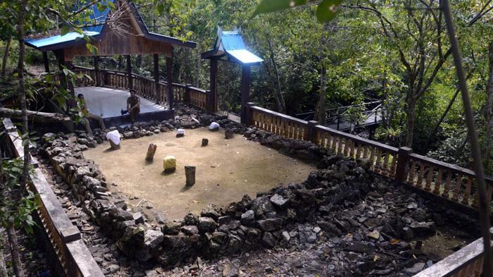 WISATA ANAMBAS - Makam Keramat Siantan di Desa Teluk Siantan, Kecamatan Siantan Tengah, Kabupaten Kepulauan Anambas, Provinsi Kepulauan Riau (Kepri).