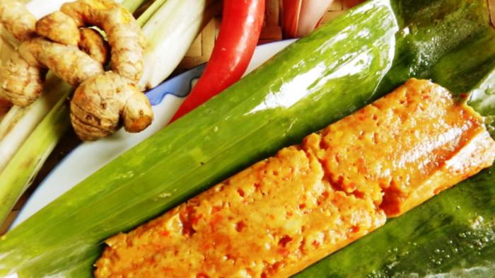 Camilan otak-otak.