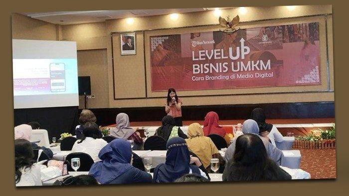 PELATIHAN UMKM - Puluhan pelaku UMKM mengikuti workshop Cenderaloka di Hotel Royal Darmo Yogyakarta, Kamis (24/04/2025) .