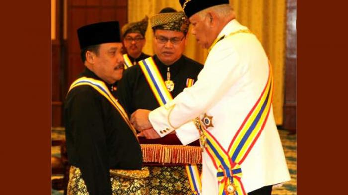 Wali Kota Batam Ahmad Dahlan menerima penghargaan di Melaka, Malaysia