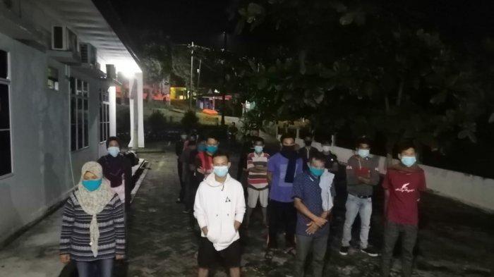 PMI ILEGAL - 18 TKI Ilegal hasil ungkap Polres Bintan saat berada di BP2MI Tanjungpinang.