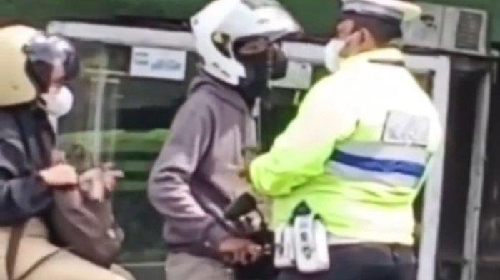 VIRAL POLISI PUNGLI - Video viral polisi menerima pungli saat razia di Cadas Pangeran Sumedang. Kasi Humas Polres Sumedang AKP Awang Munggardijaya membenarkan video viral tersebut, Rabu (23/4/2025).