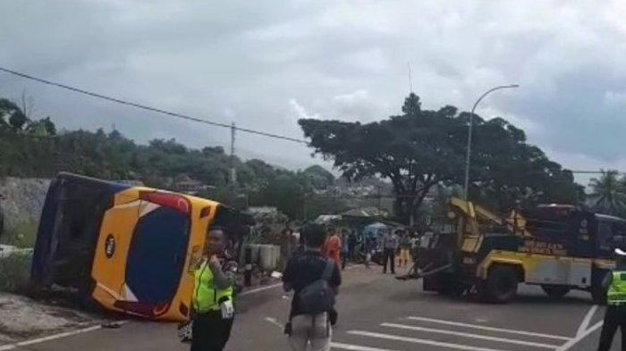 Video Kecelakaan di Puncak, Bus Angkut Pelajar Tak Kuat Nanjak lalu ...