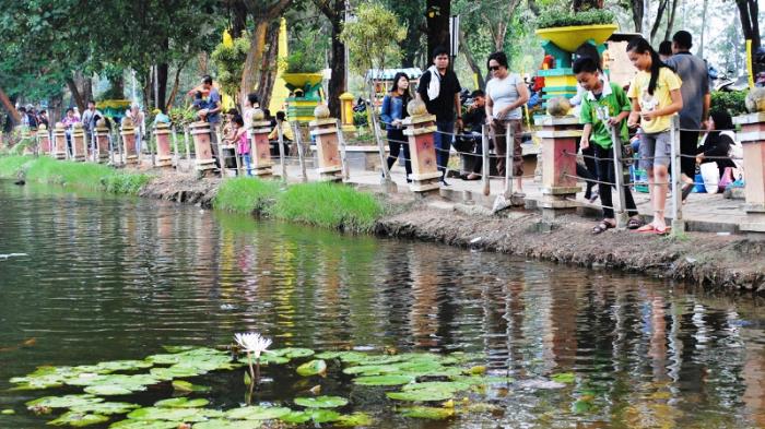 Kesejukan Taman Kolam Sekupang Ini Bikin Pengunjung Betah Lama-Lama ...