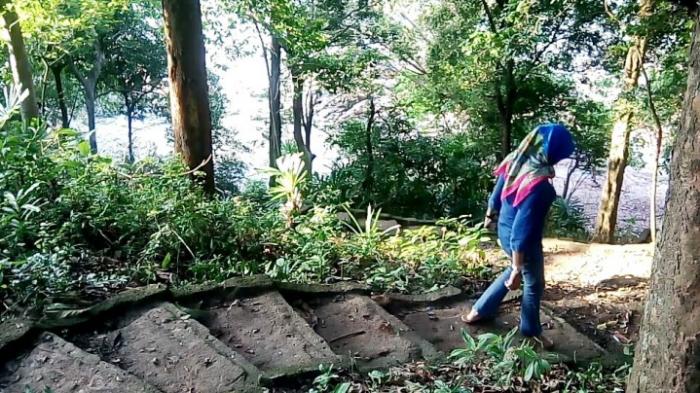 Taman Wisata Habibie Tangga 1000 di Kecamatan Sekupang, Kota Batam, Provinsi Kepulauan Riau (Kepri).