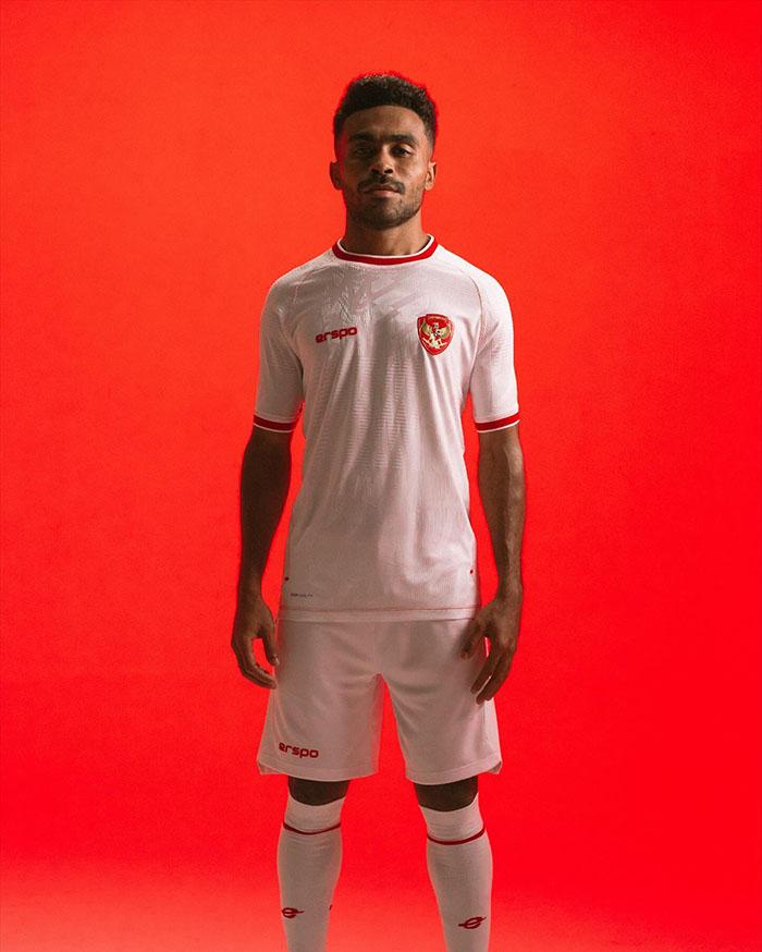 Jersey Tandang (Away) Timnas Indonesia tahun 2024 buatan Apparel Erspo