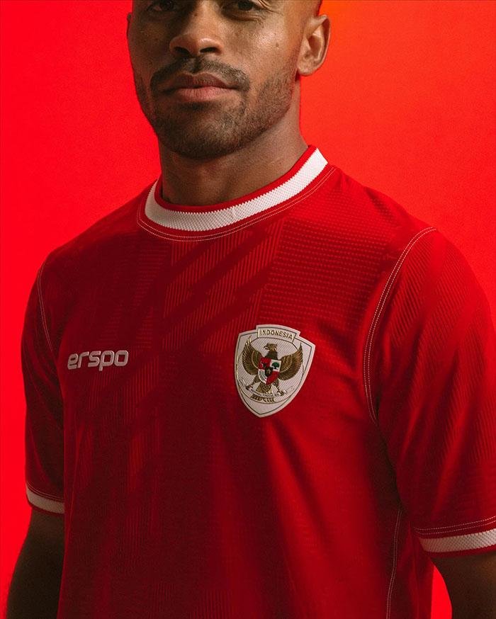 Jersey kandang (Home) Timnas Indonesia tahun 2024 buatan Apparel Erspo