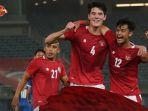 Pemain-Timnas-Indonesia-Elkan-Baggott-selebrasi-dengan-Arhan-Pratama.jpg