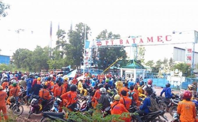 Foto-foto Aksi Sweeping Demo Buruh di Berbagai Kawasan Industri Batam ...