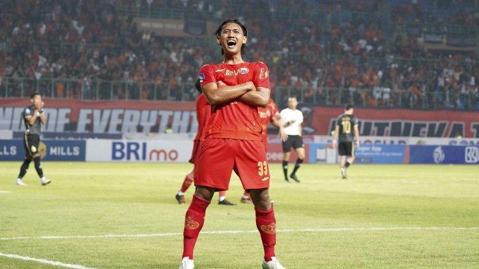 Akbar Arjunsyah melakukan selebrasi usai mencetak gol ke gawang Bhayangkara FC, Minggu (16/7/2023)