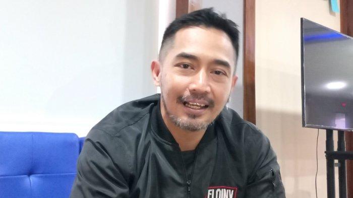 TIDAK MENYANGKA --- Aktor Yama Carlos tidak menyangka bahwa negara menunjuk Ifan Seventeen jadi Dirut PT PFN. Bahkan, ia sampai tertawa mendengarnya.